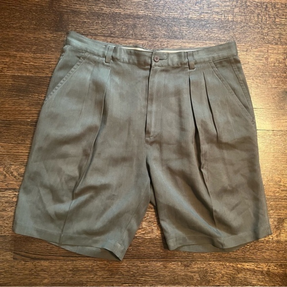 Tommy Bahama size 35 green silk shorts